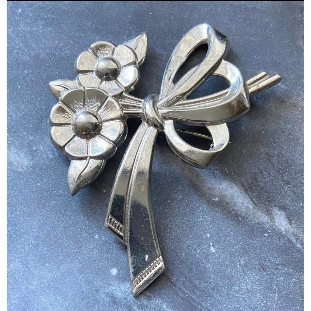 Vintage Antique 1940’s Silver Toned Large Floral Flowers Bow Bouquet Statement..